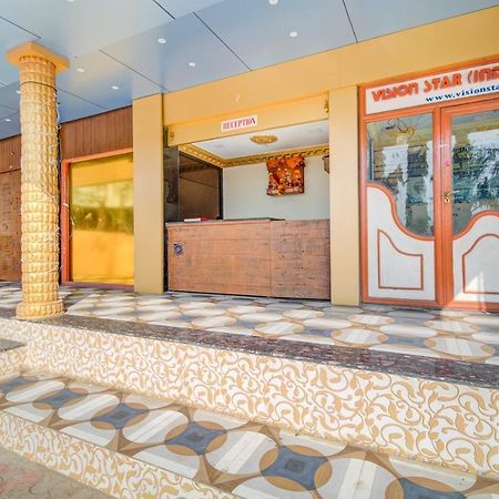 Oyo 67979 Hotel Hollywood Park Sasupada Exterior photo